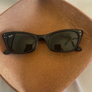 Ray-Ban lady Burbank black cat eye sunglasses